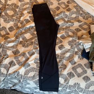 MOVING SALE Lululemon pace rival crop READ DESCRIPTION